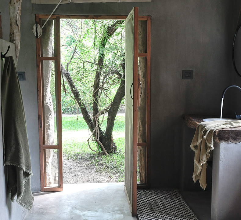 Muyu Camp Zambezi Bathroom